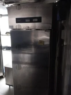 2#8919 Arredamento ed accessori laboratorio pasticceria