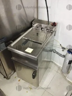 2#8919 Arredamento ed accessori laboratorio pasticceria