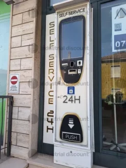 1#8184 Arredamento ed attrezzatura per bar