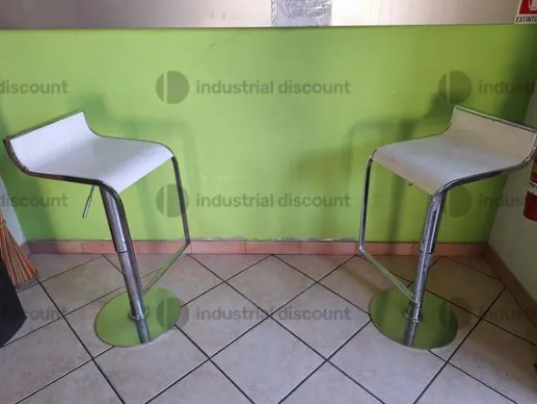 1#8184 Arredamento ed attrezzatura per bar