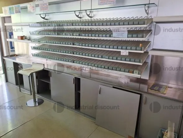 1#8184 Arredamento ed attrezzatura per bar