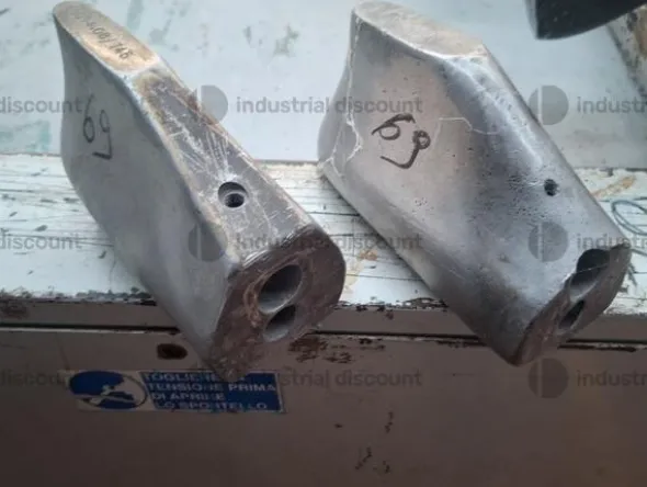 14#9883 Arredamento ed attrezzature per laboratorio calzaturiero