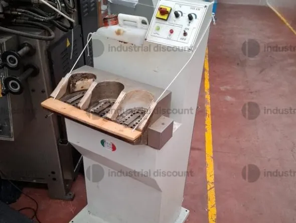 14#9883 Arredamento ed attrezzature per laboratorio calzaturiero