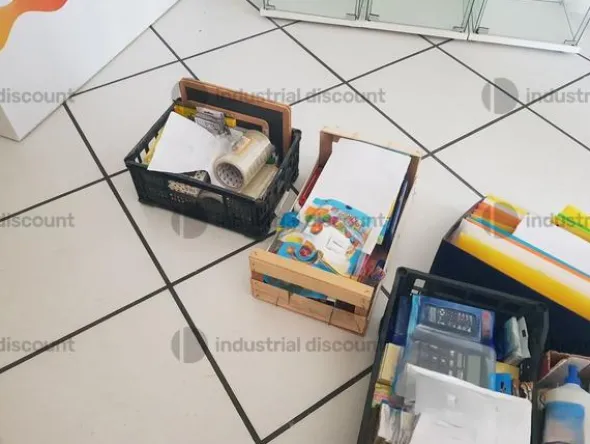 1#9093 Arredamento negozio e articoli da cancelleria