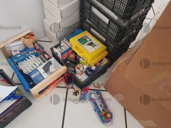 1#9093 Arredamento negozio e articoli da cancelleria