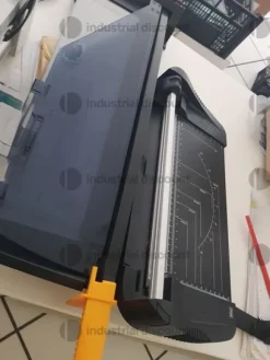 1#9093 Arredamento negozio e articoli da cancelleria