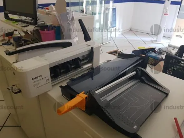 1#9093 Arredamento negozio e articoli da cancelleria