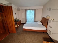 3#8869 Arredamento per albergo e materiale di ricambio
