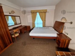3#8869 Arredamento per albergo e materiale di ricambio