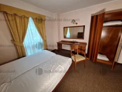 3#8869 Arredamento per albergo e materiale di ricambio
