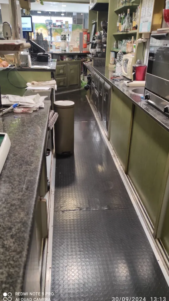 arredamento per il bar bancone e retrobanco