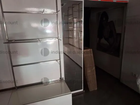 1#9621 Arredamento per negozio