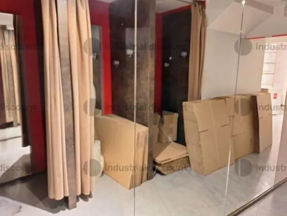 1#9621 Arredamento per negozio