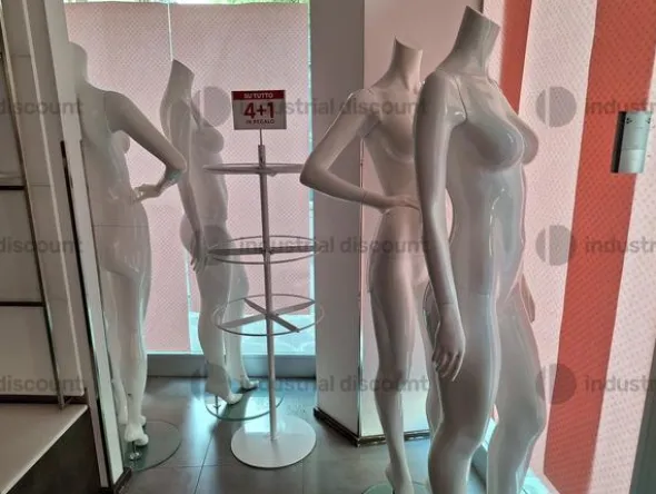 1#9621 Arredamento per negozio
