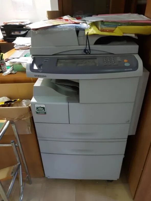 2#8071 Arredamento per negozio