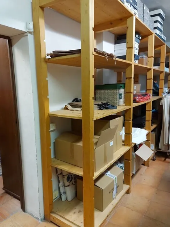 2#8071 Arredamento per negozio