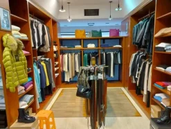 2#8071 Arredamento per negozio