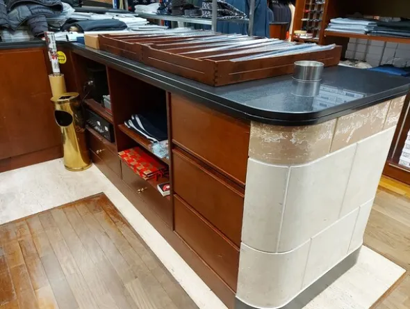 2#8071 Arredamento per negozio