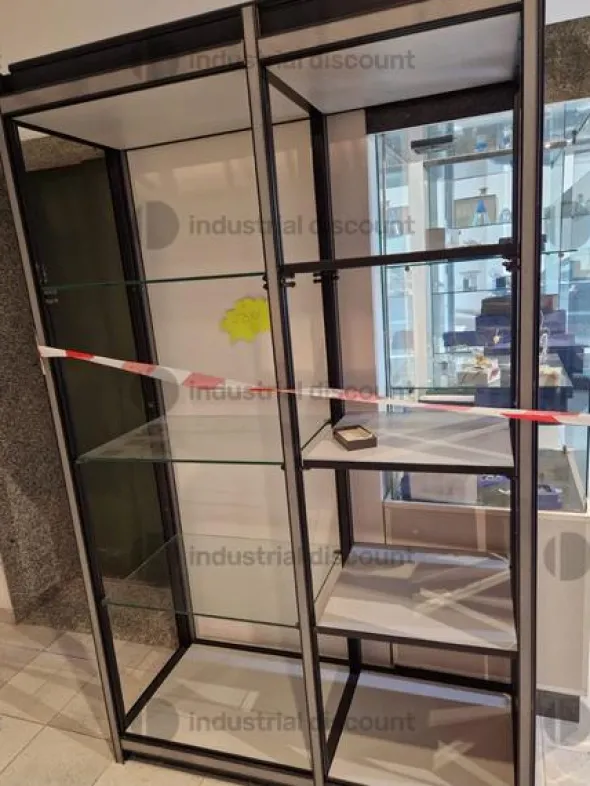 5#8748 Arredamento per negozio