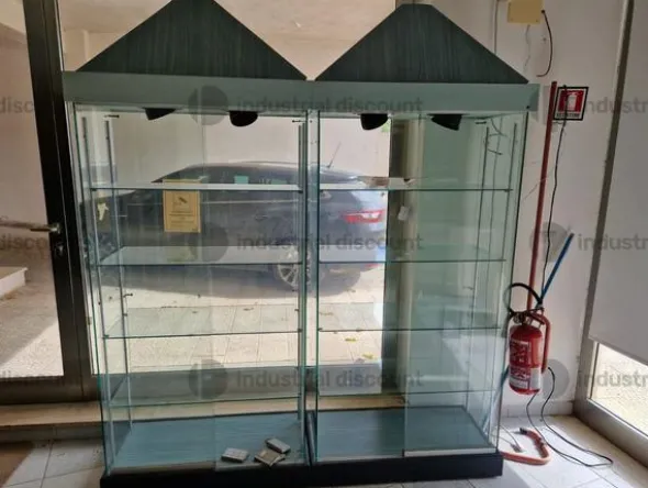 5#8748 Arredamento per negozio