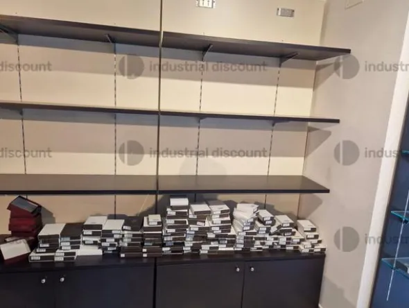 5#8748 Arredamento per negozio