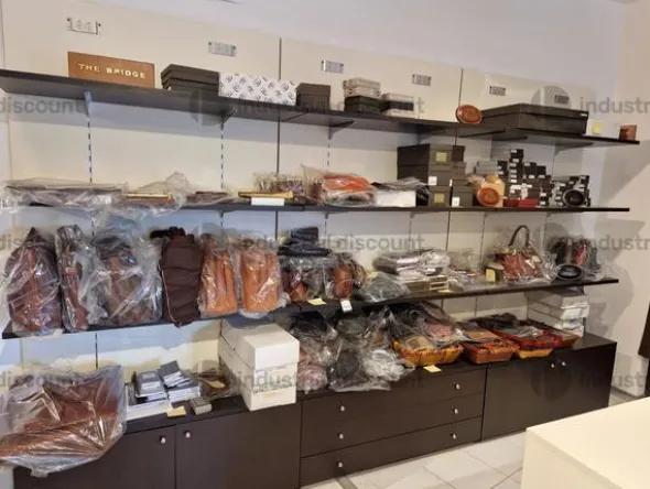 5#8748 Arredamento per negozio