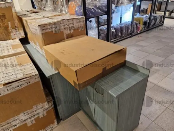 5#8748 Arredamento per negozio