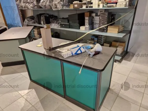 5#8748 Arredamento per negozio