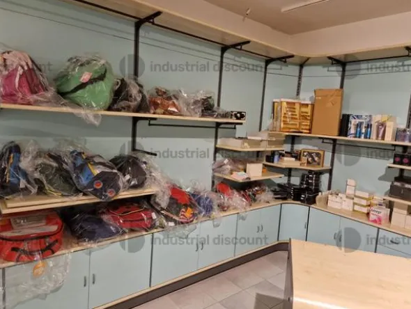 5#8748 Arredamento per negozio