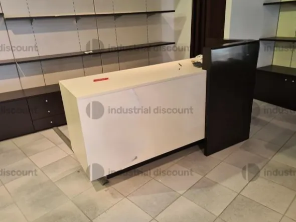 5#8748 Arredamento per negozio