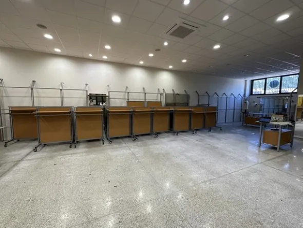 11#7821 Arredamento per negozio abbigliamento