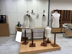 11#7821 Arredamento per negozio abbigliamento