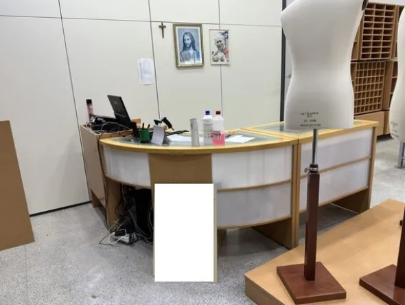 11#7821 Arredamento per negozio abbigliamento