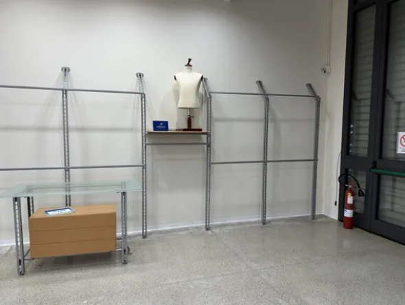 11#7821 Arredamento per negozio abbigliamento