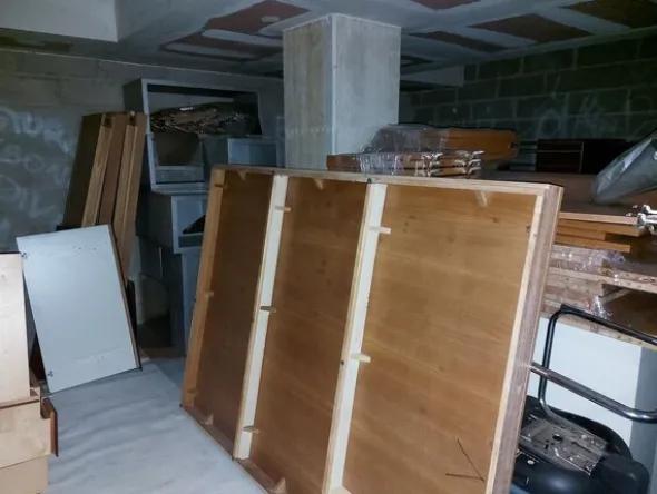 1#8182 Arredamento per negozio di abbigliamento