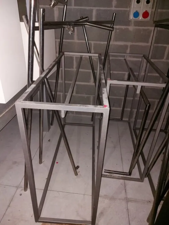 1#8182 Arredamento per negozio di abbigliamento