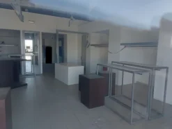 2#8182 Arredamento per negozio di abbigliamento