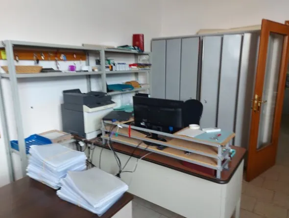 156#7915 Arredamento per ufficio