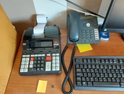 154#7915 Arredamento per ufficio