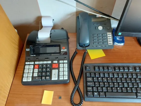 154#7915 Arredamento per ufficio