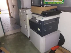 1#8539 Arredamento per ufficio e attrezzatura informatica