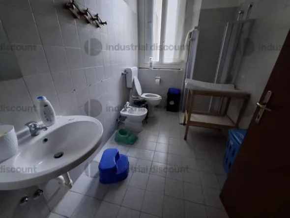 3#8857 Arredi cucine e strumenti sanitari