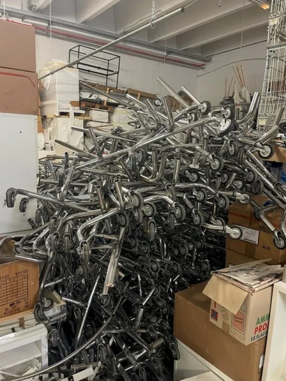 1#8166 Arredi da negozio e scaffalature