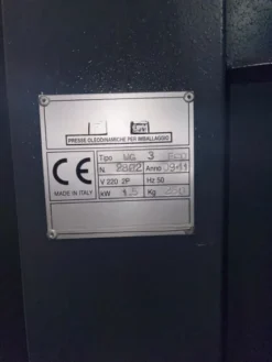 1#8166 Arredi da negozio e scaffalature