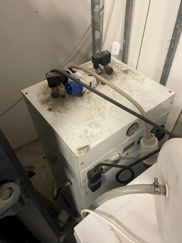 1#8166 Arredi da negozio e scaffalature