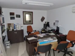 6#8439 Arredi da ufficio