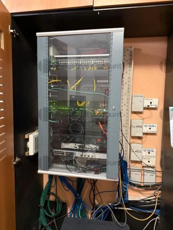 28#9706 Arredi da ufficio e apparecchiatura elettronica