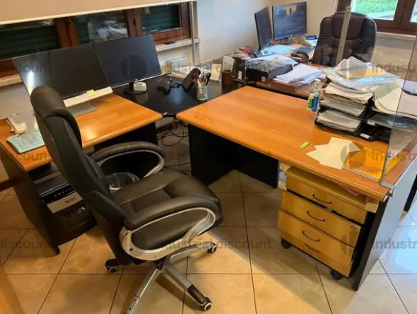 28#9706 Arredi da ufficio e apparecchiatura elettronica