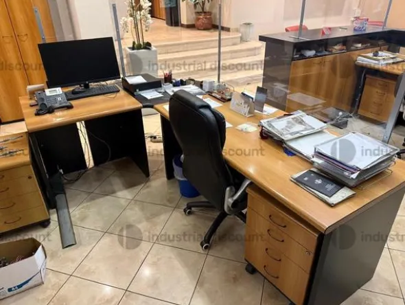 28#9706 Arredi da ufficio e apparecchiatura elettronica