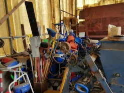 1#5206 Arredi da ufficio e attrezzature per la pulizia dei locali